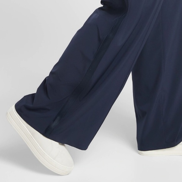 ATHLETA Nolita Wide Leg Pant in Black Size 2 - Picture 2 of 13